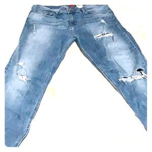 women’s distressed jeans